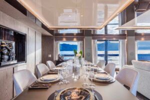 Ferretti106-3