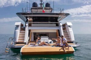 Ferretti106-5