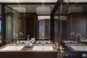 Ferretti860-10