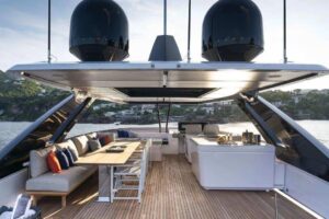 Ferretti860-13