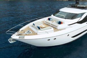 Ferretti860-15