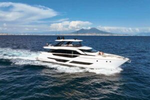 Ferretti860-2