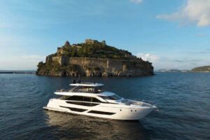 Ferretti860-3