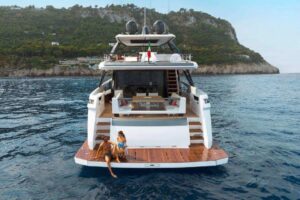 Ferretti860-4