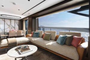 Ferretti860-6