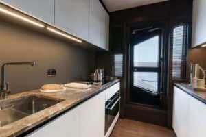 Ferretti860-8