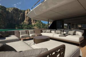 Ferretti90-8